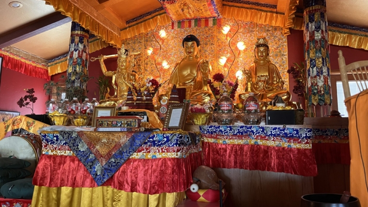 Alter im Holy Vajrasana Tempel